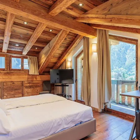 Five Bedrooms All With Fantastic Mountain Views * Chamonix